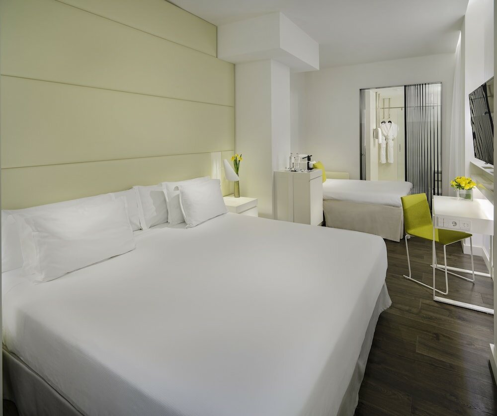 Фото Отель H10 Universitat