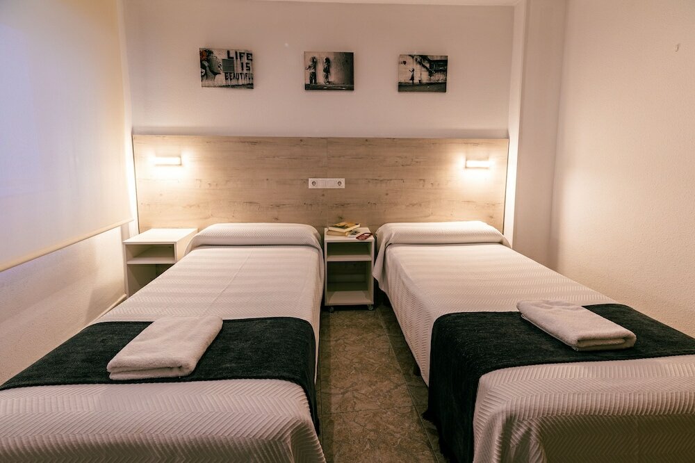 Фото Hostal Gran Vía