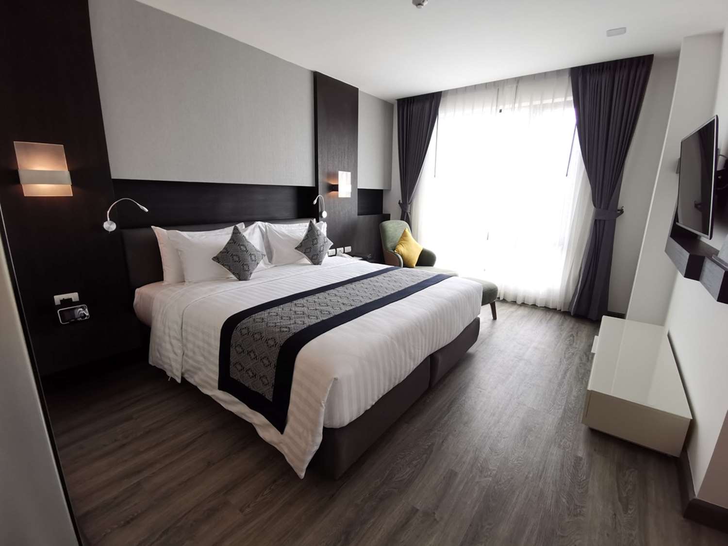 Фото SureStay Hotel by Best Western Vientiane
