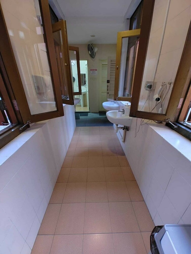 Фото Wink at Upper Cross Street