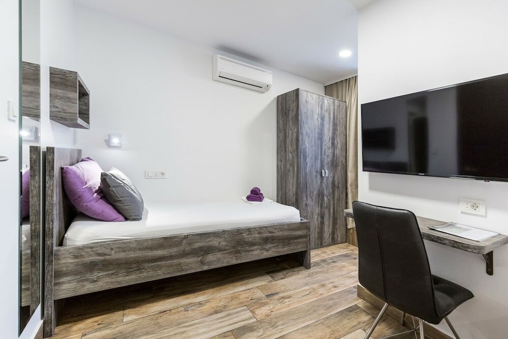 Фото Apinelo Tower Rooms