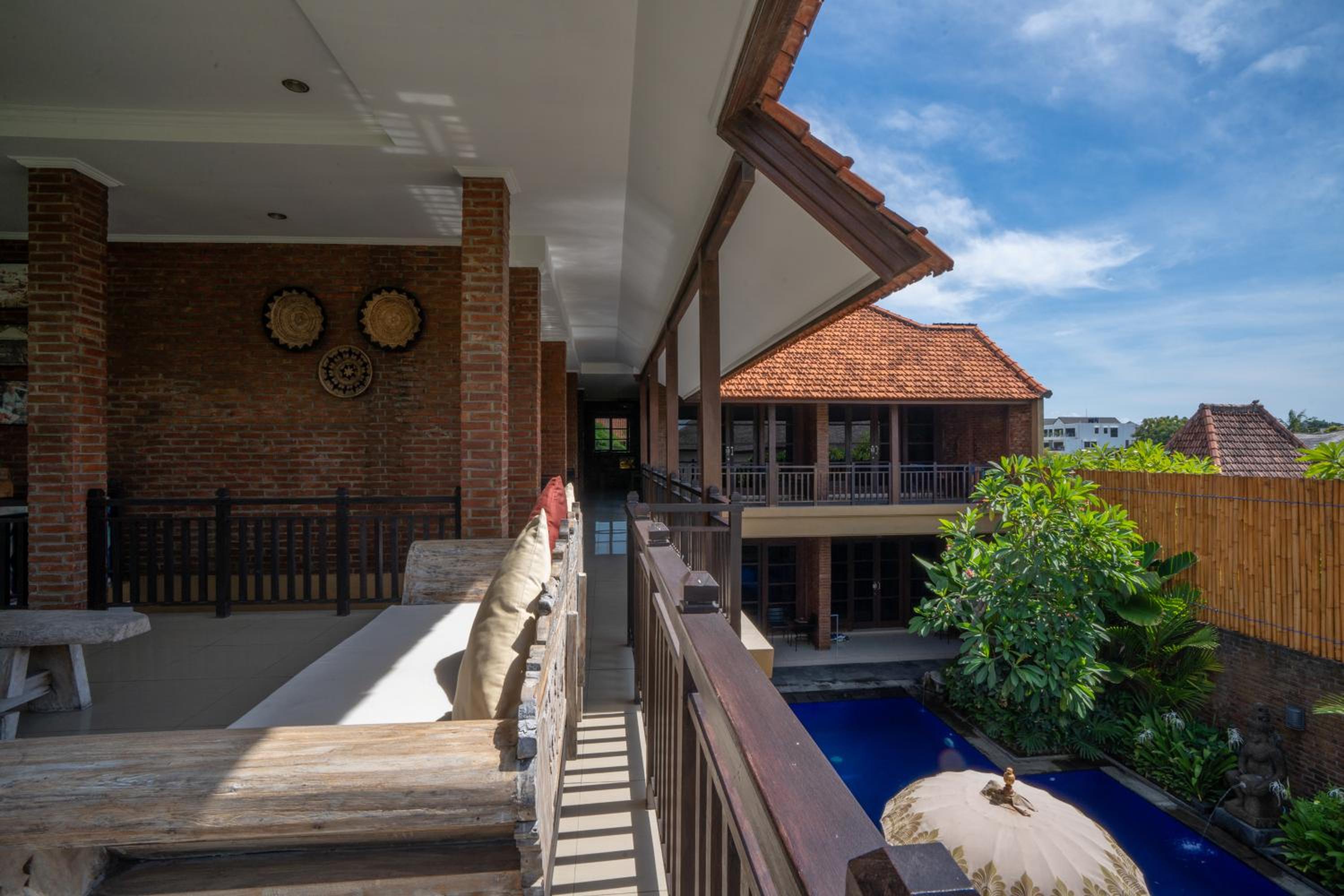 Фото Wiras Village