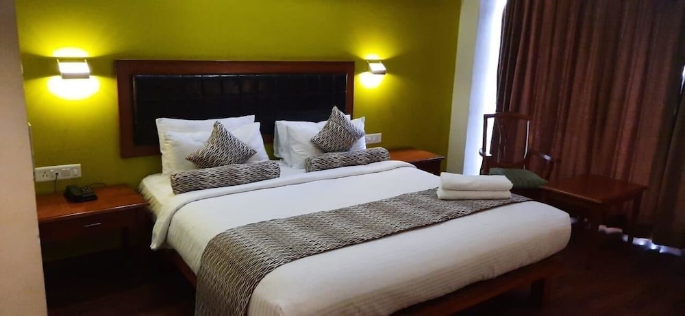 Фото Krishna Inn - The Green Hotel