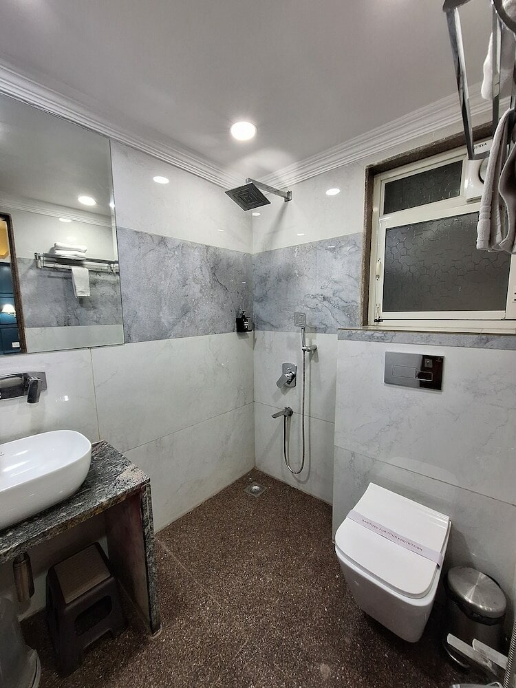 Фото L N Marriott Hotel