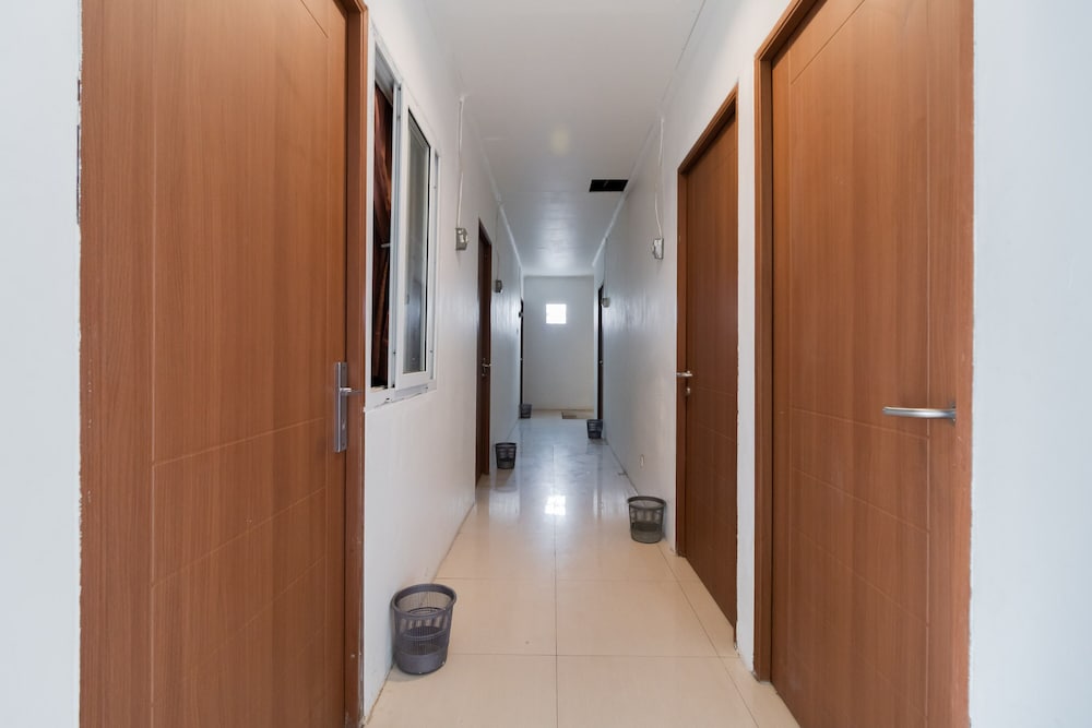 Фото RedDoorz @ Tondano Benhil