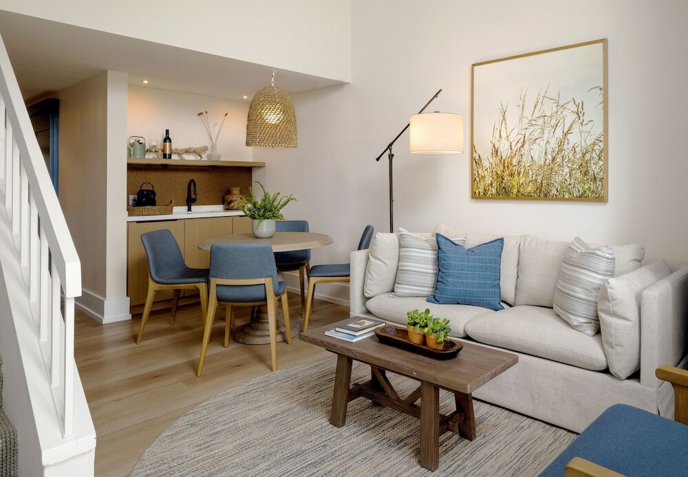 Фото Newport Harbor Island Resort