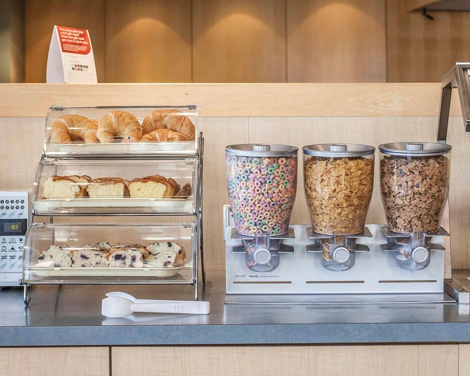 Фото Comfort Hotel Vancouver Airport