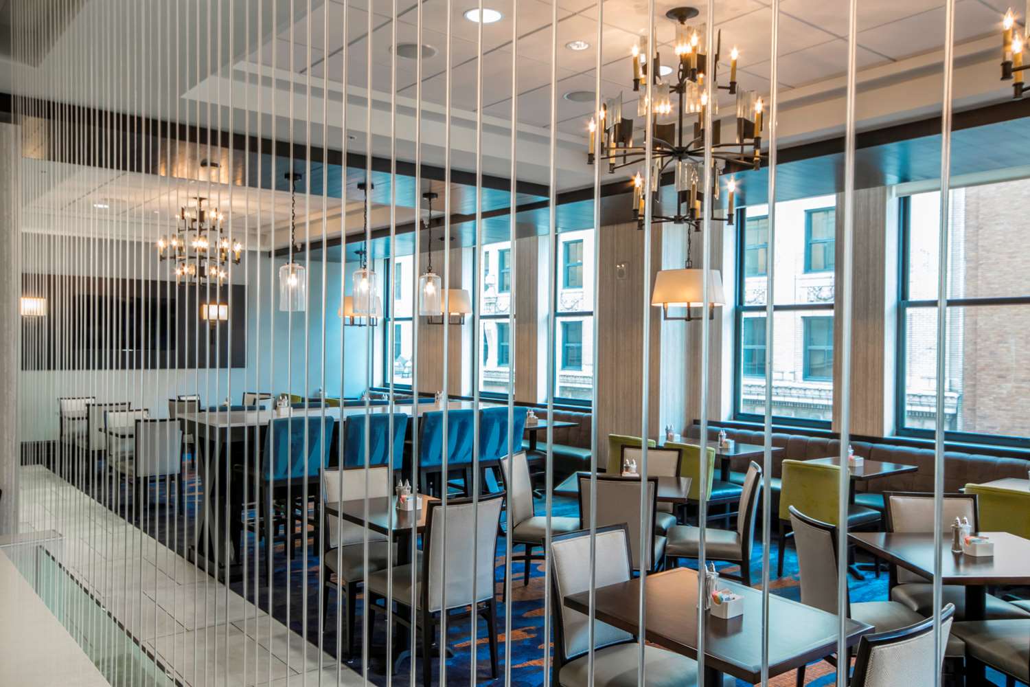 Фото Embassy Suites Louisville Downtown