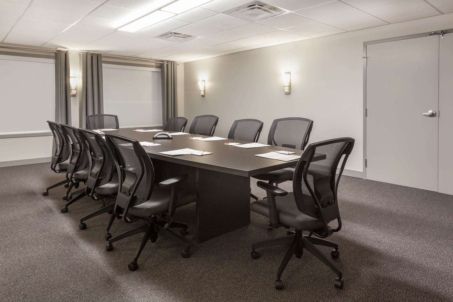 Фото Ramada by Wyndham Grassland