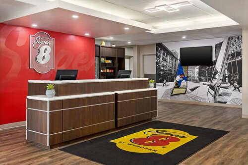 Внешний вид отеля Super 8 by Wyndham Calgary Shawnessy Area в Калгарях, фото 4