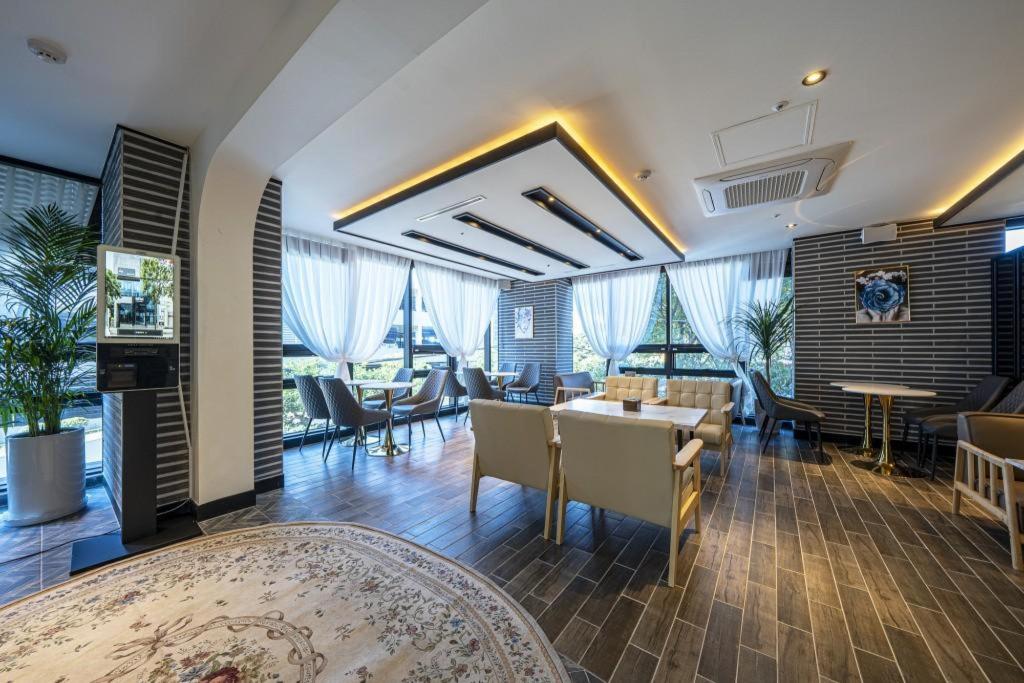 Фото R&b Business Hotel