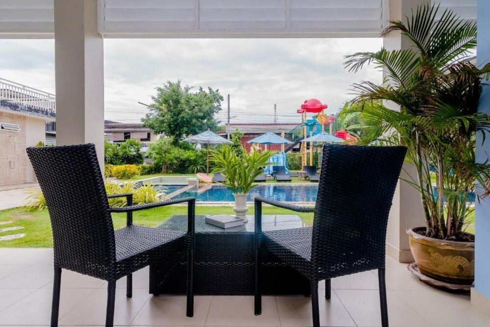 Фото Surf & Sand Resort