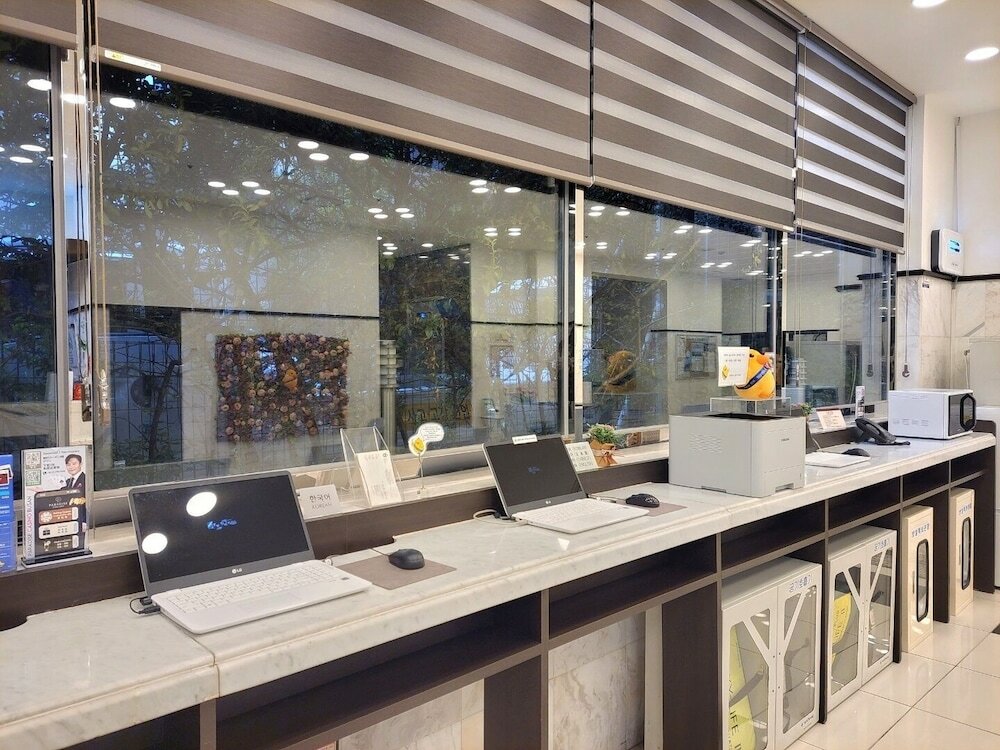 Фото Toyoko Inn Busan Jungang Station