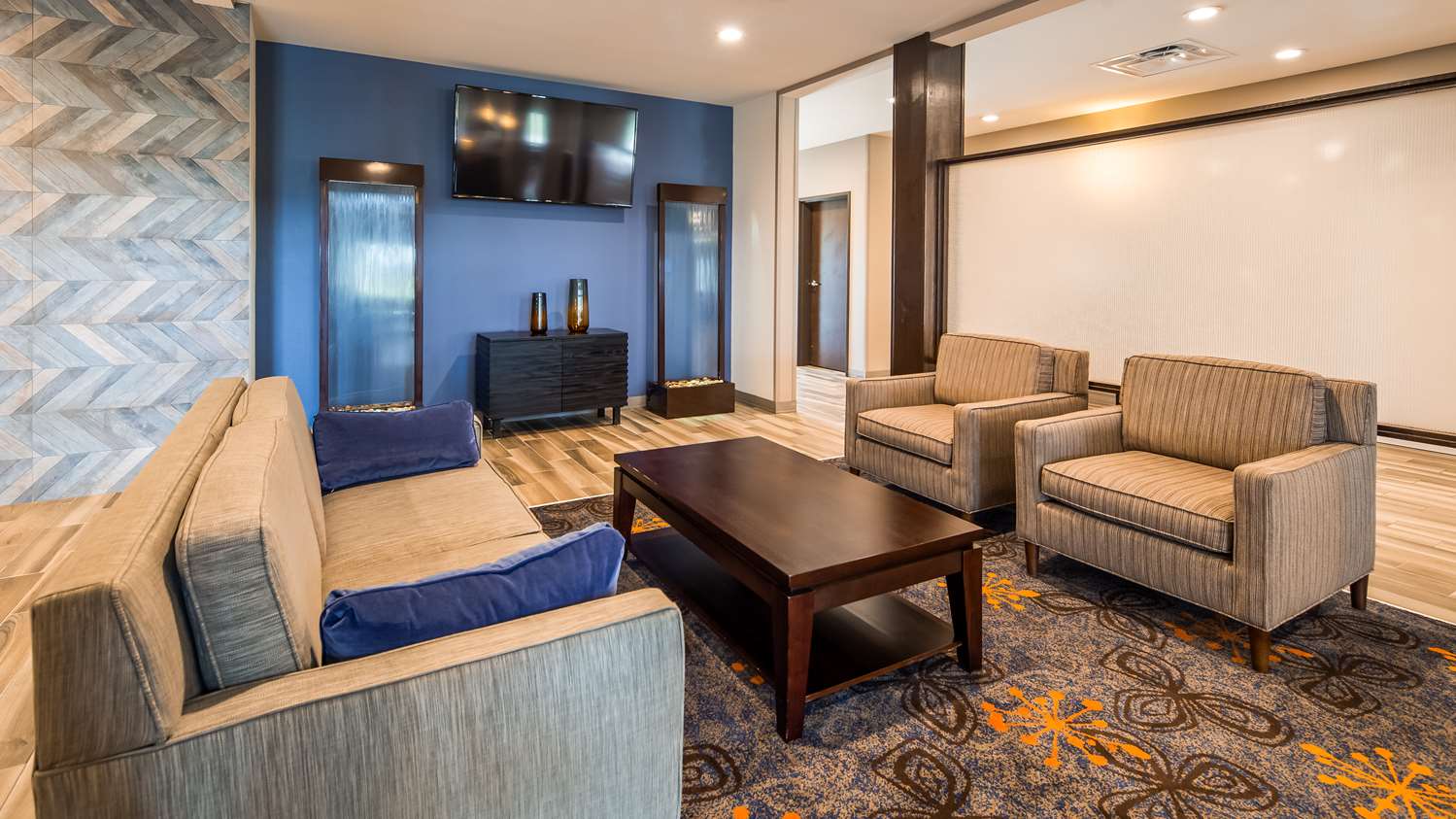 Фото Best Western False River Hotel