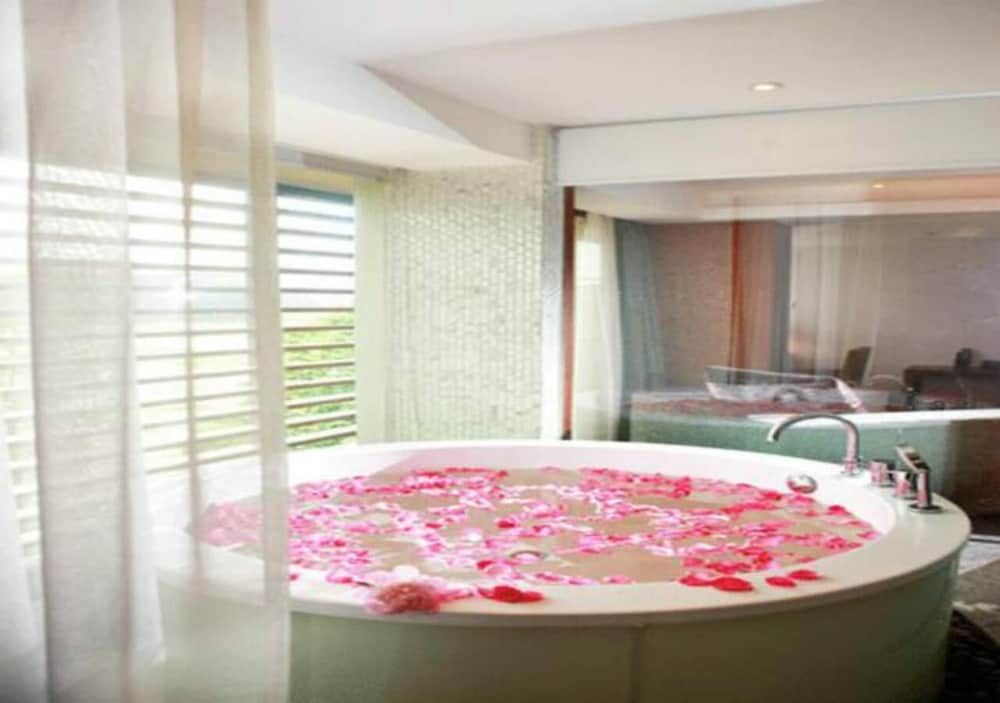 Фото Baiyun Lakeside Hotel