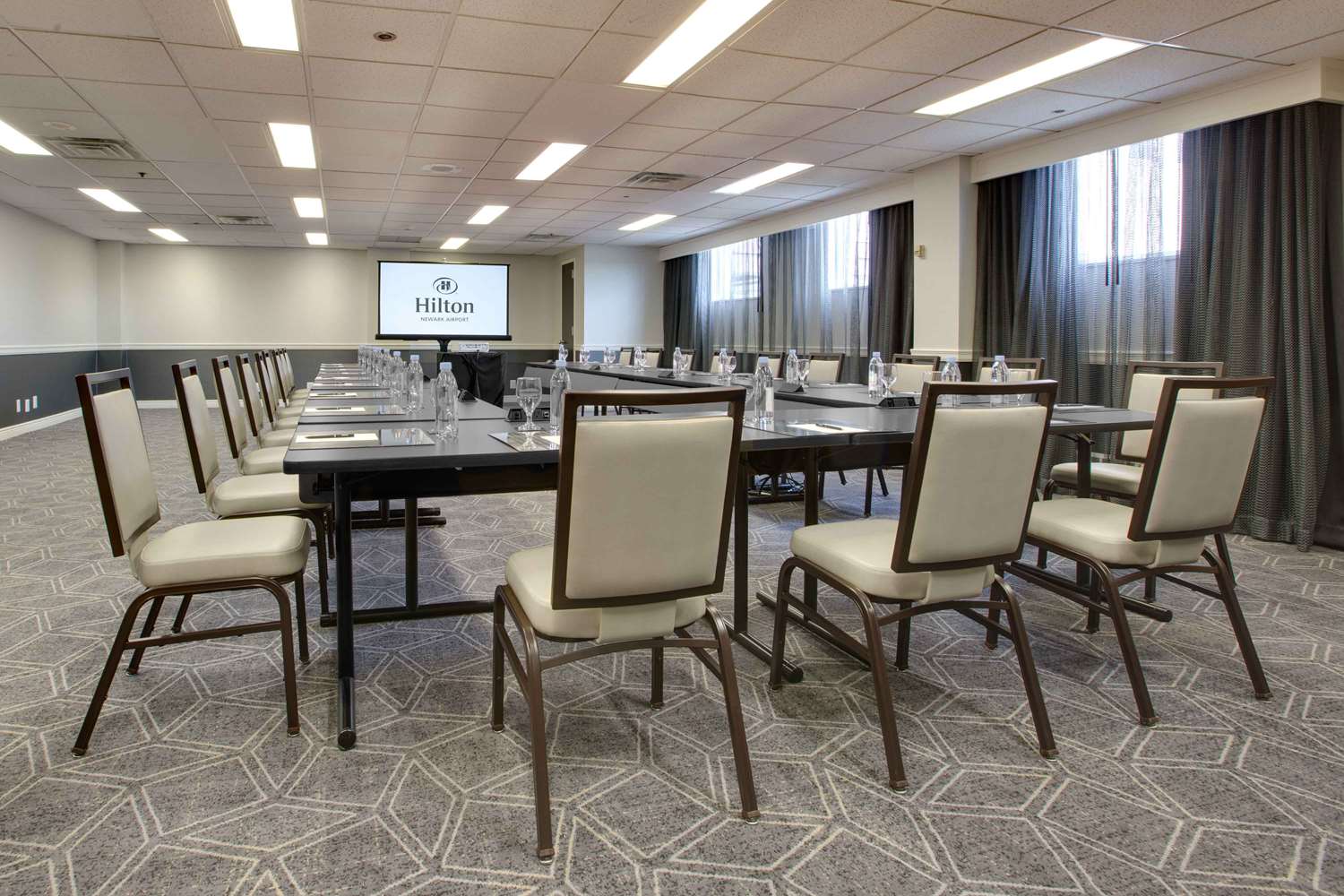 Фото Hilton Newark Airport