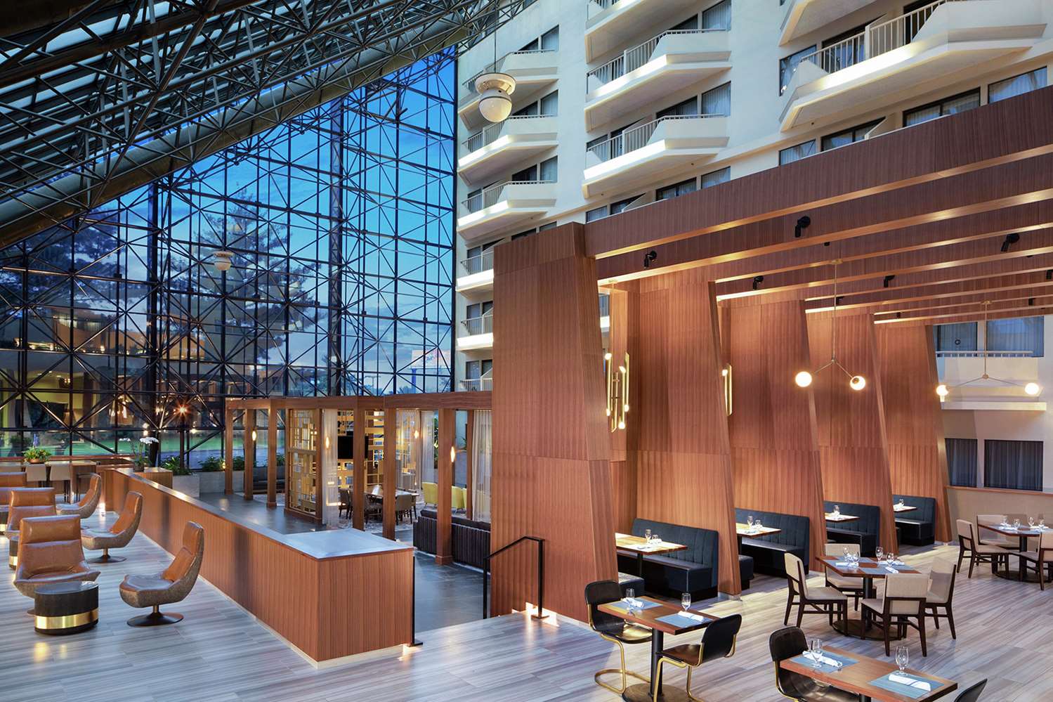 Фото DoubleTree by Hilton Hotel Newark Airport