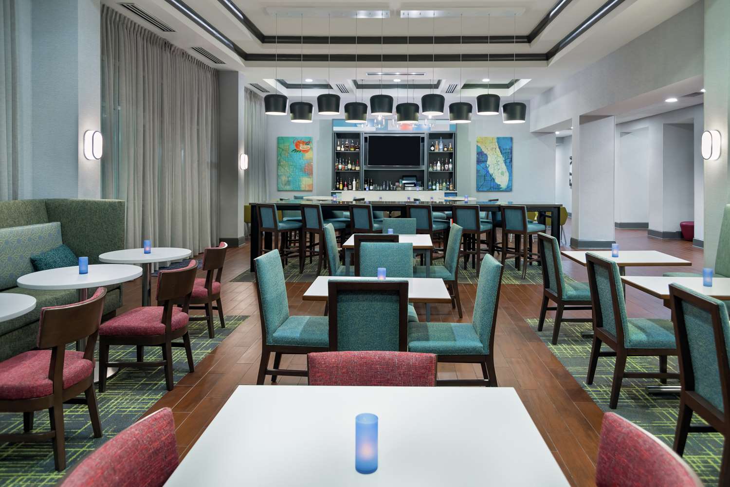 Фото Hampton Inn & Suites Orlando Airport @ Gateway Village