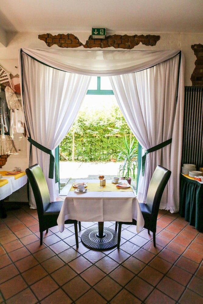 Фото Backstage Hotel