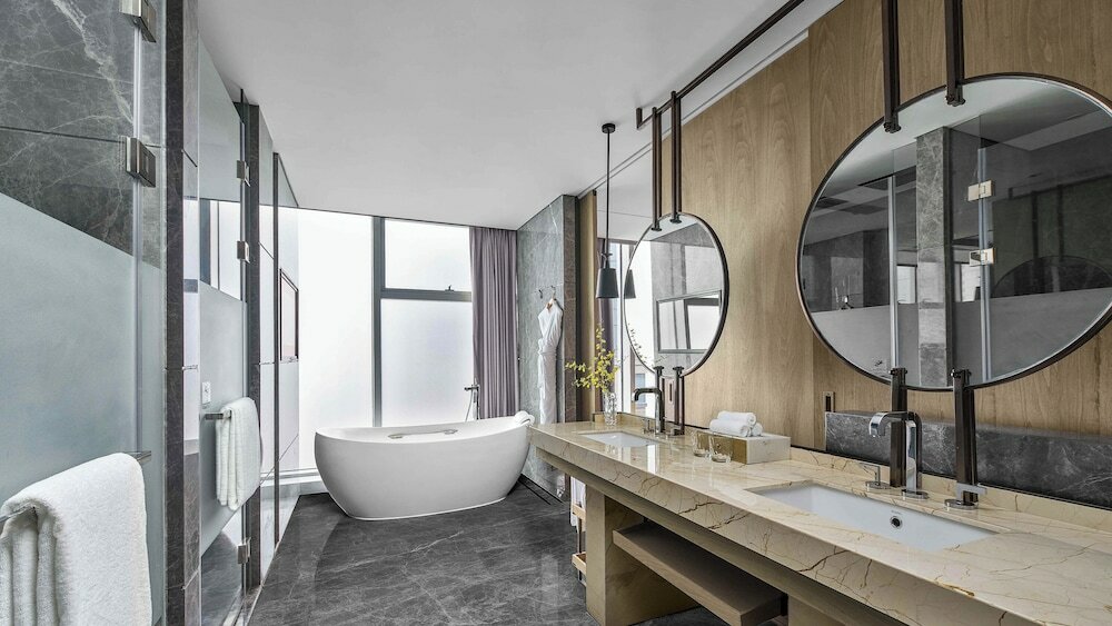 Фото Vignette Collection Hangzhou Huaxia Center Hotel, an Ihg Hotel