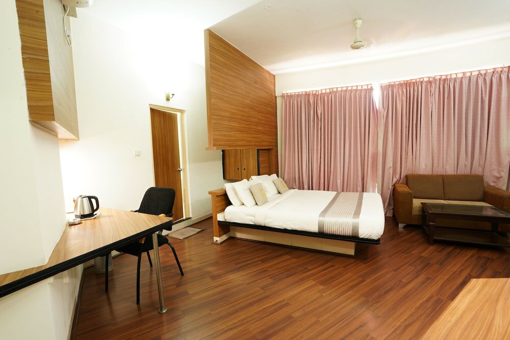 Фото Hotel Grand Bee