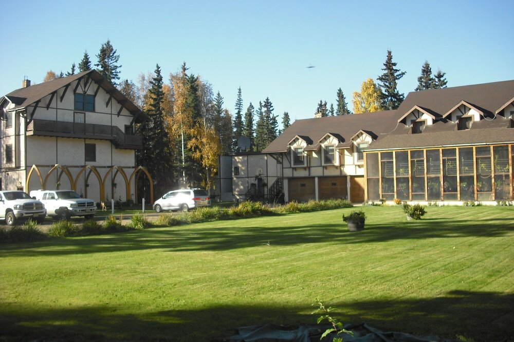 Фото 7 Gables Inn & Suites