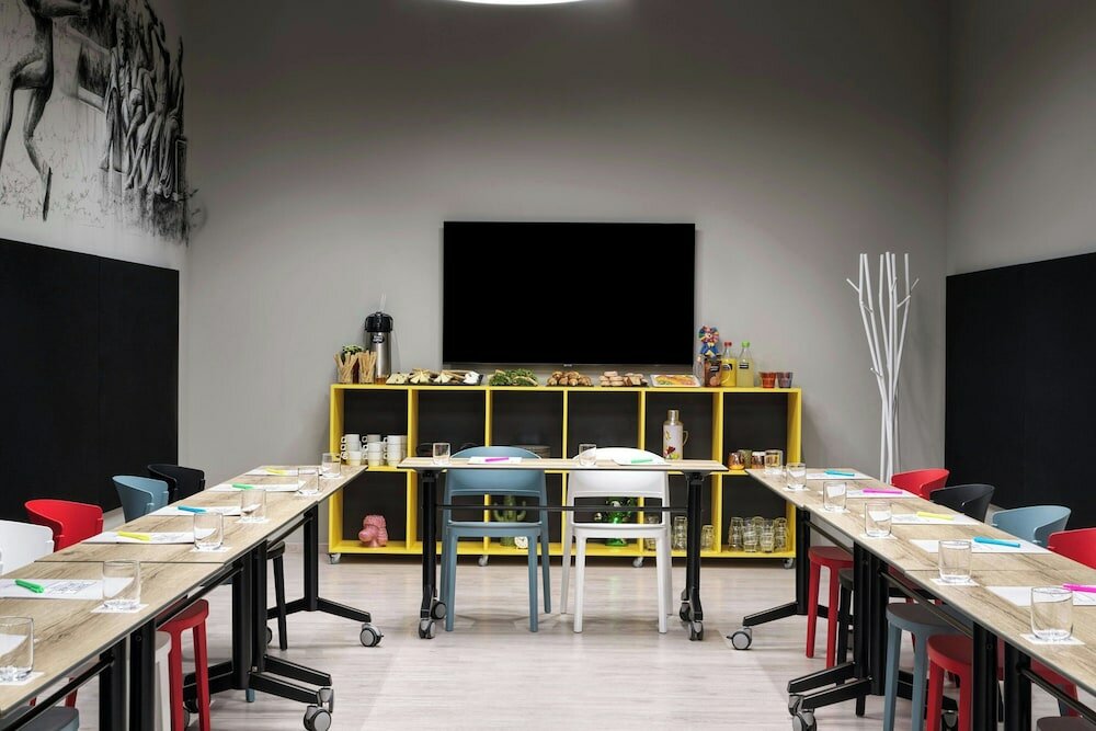 Фото Moxy Athens City