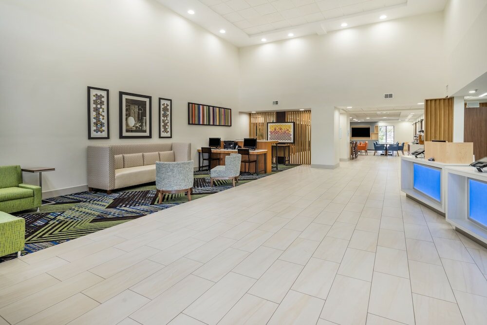 Фото Holiday Inn Express Hotel & Suites Louisville East, an Ihg Hotel