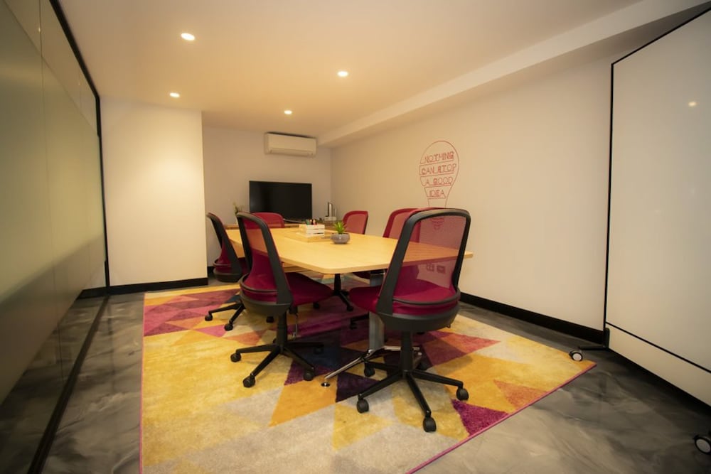 Фото Studio 8 Residences - Adults Only