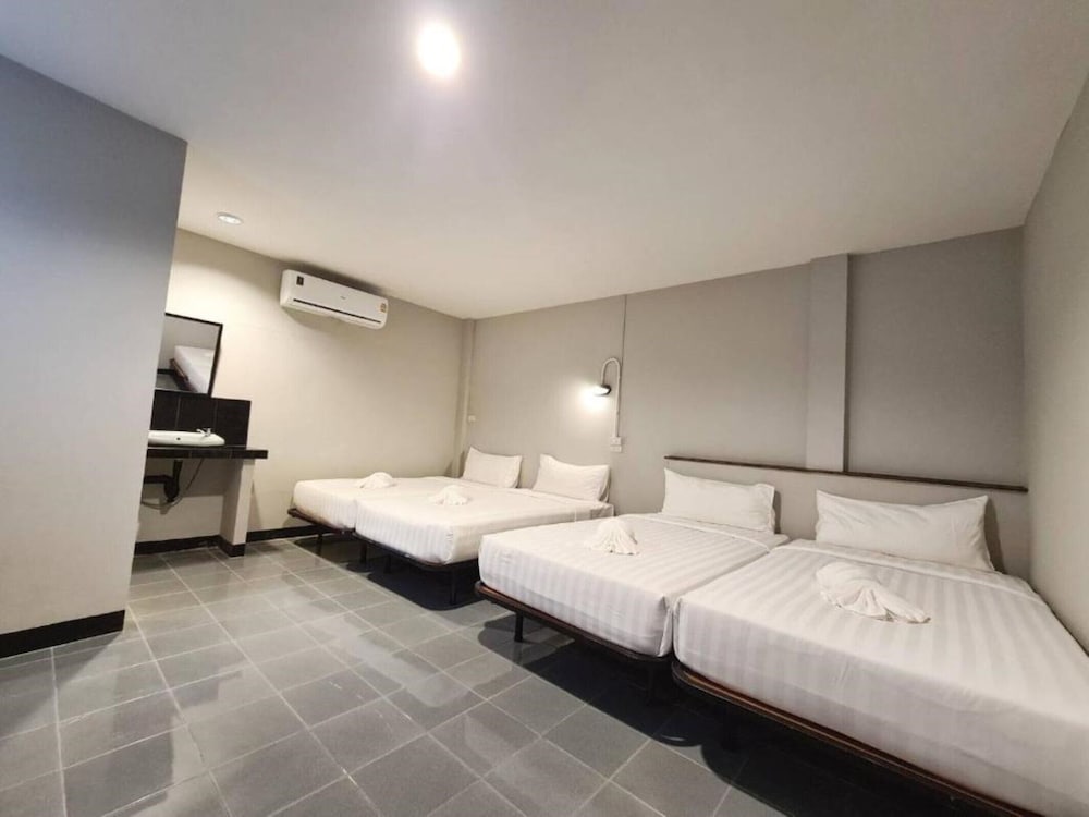 Фото The 8 Factory Hostel Phitsanulok