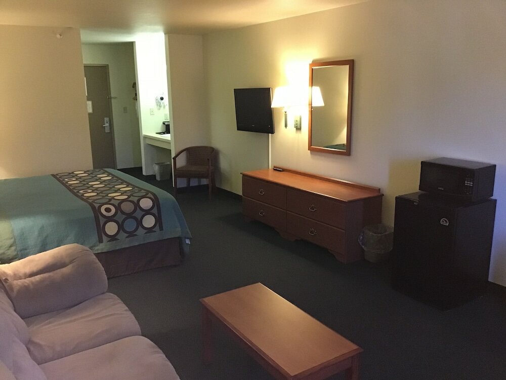 Фото Super 8 by Wyndham Salmon