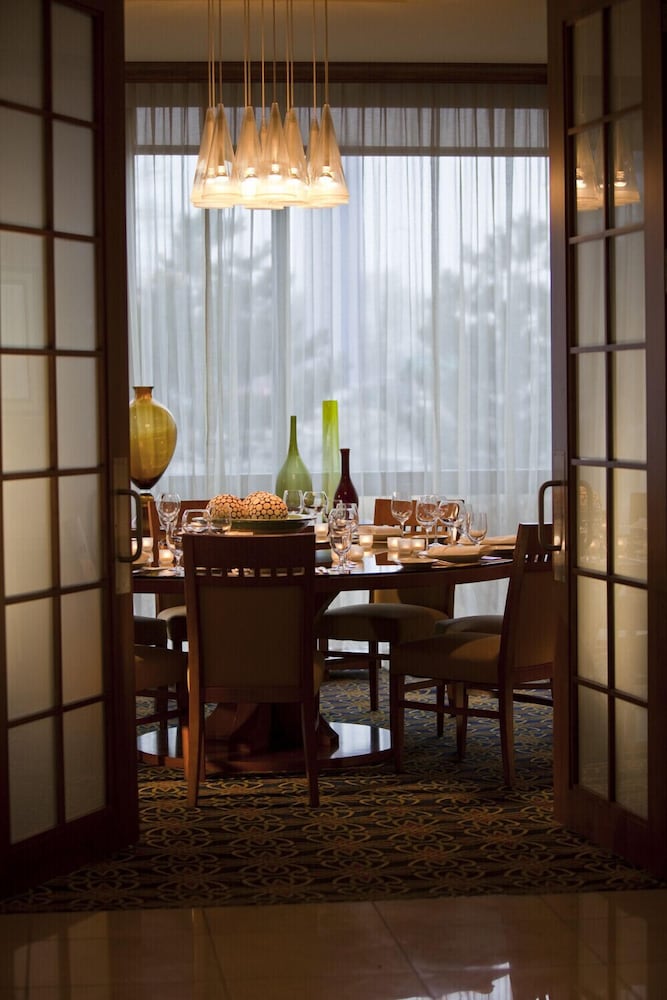 Фото Renaissance Chicago O'Hare Suites Hotel