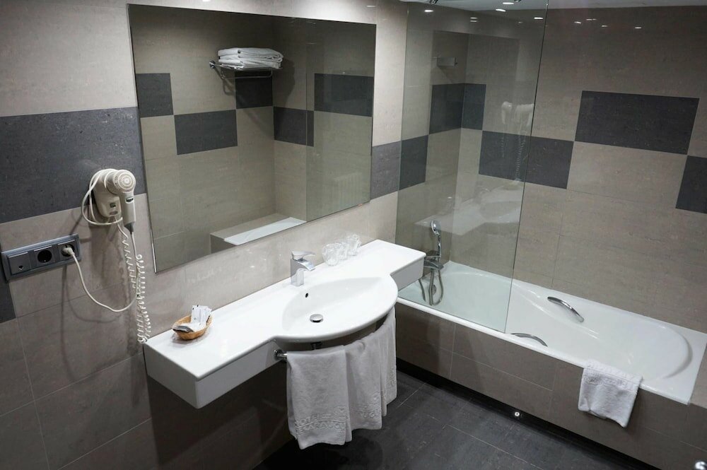 Фото Hotel Cesaraugusta