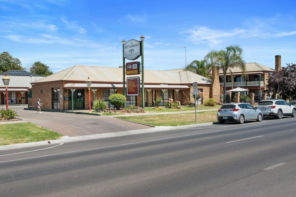 Фото The Settlement Historic Hotel