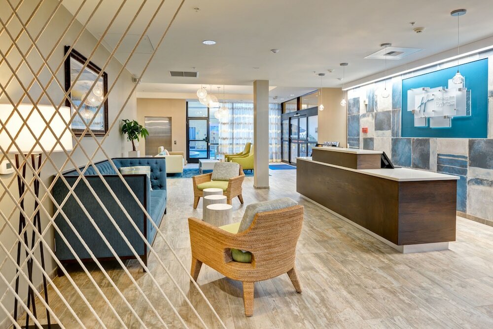 Фото Holiday Inn Express Newport Beach, an Ihg Hotel