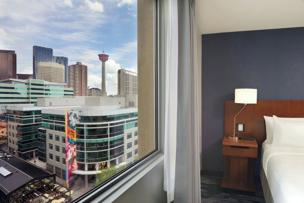 Фото Fairfield Inn & Suites by Marriott Calgary Downtown