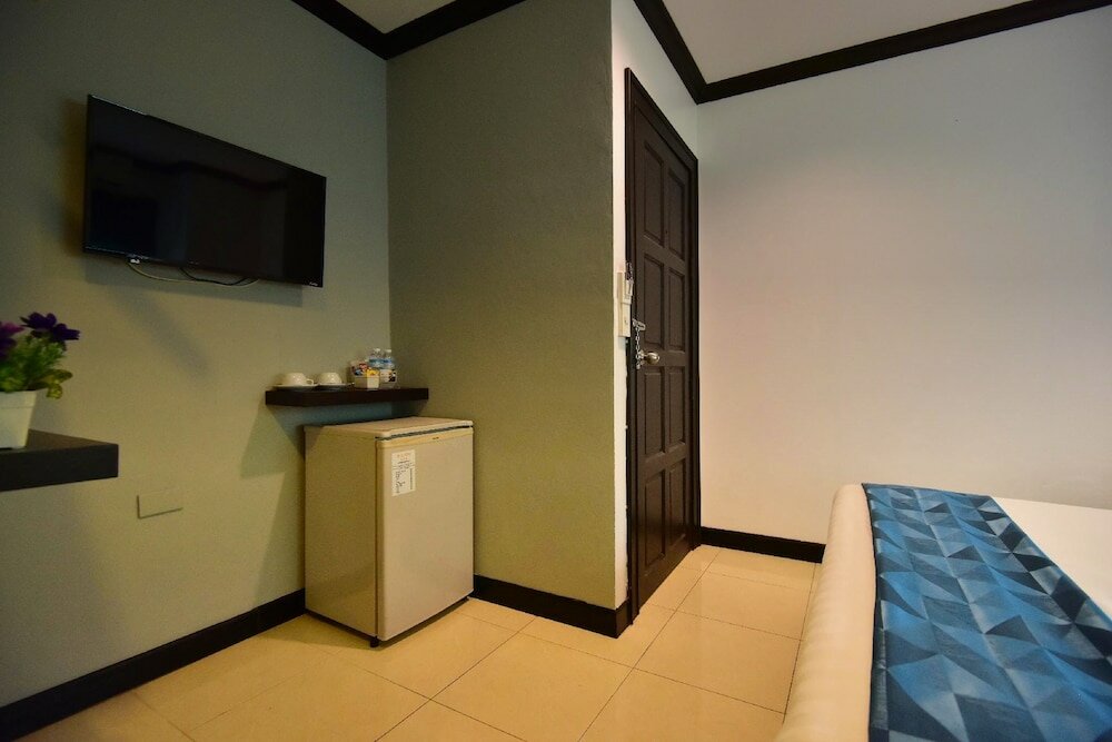 Фото Hallo Patong Hotel & Restaurant