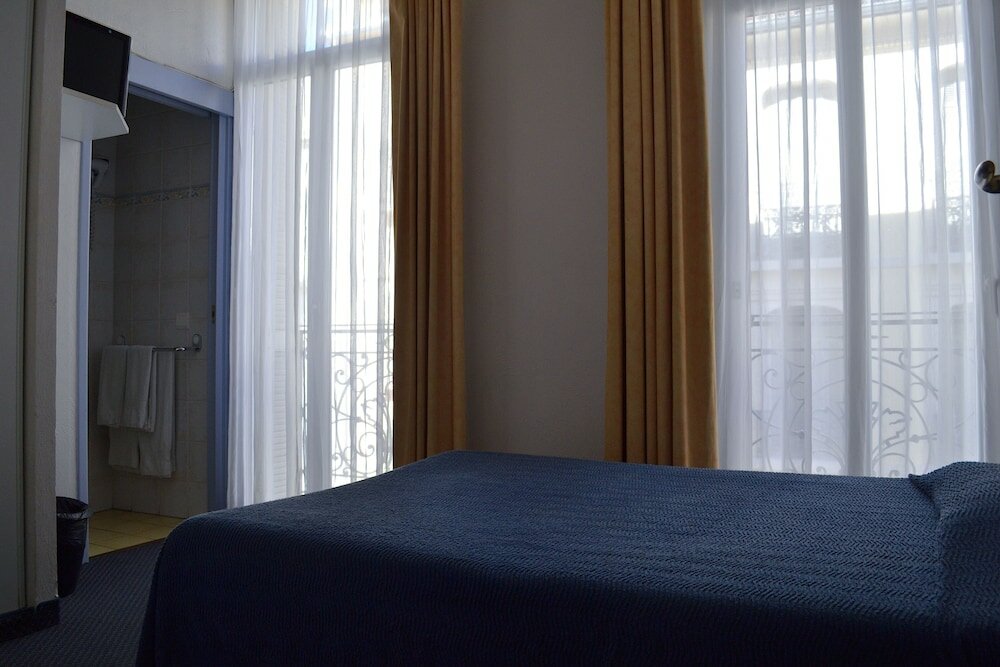 Фото Modern Hotel