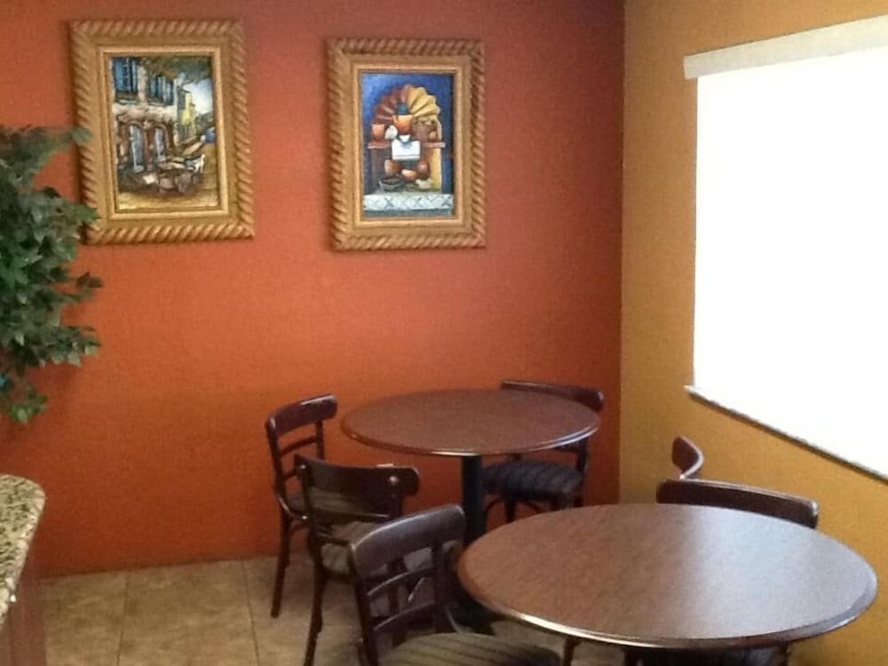 Фото Americas Best Inn and Suites Fort Lauderdale North