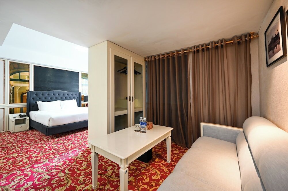 Фото California Saigon Hotel & Rooftop Pool