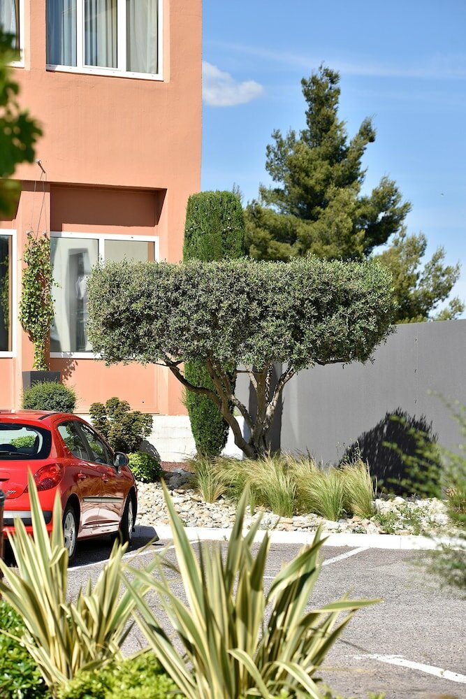 Фото Hôtel Arles Plaza