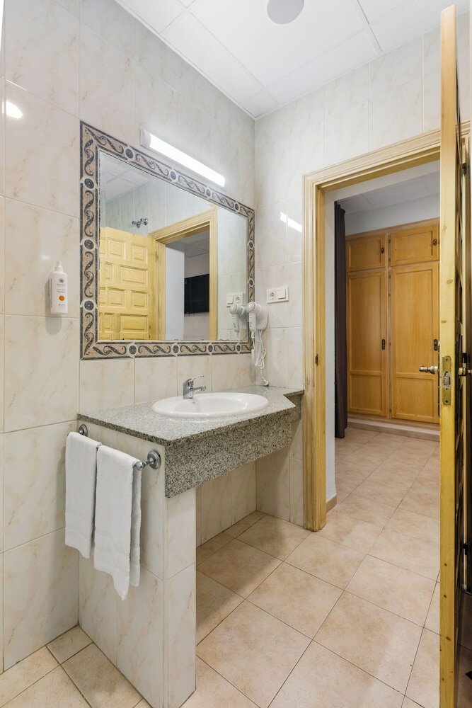 Фото Hostal La Casa de Enfrente