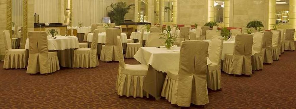 Фото The Hot Spring Hotel