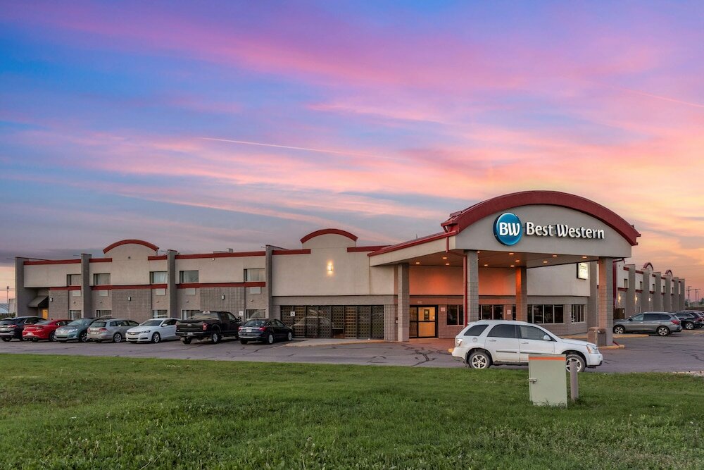 Фото Best Western Marquis Inn & Suites