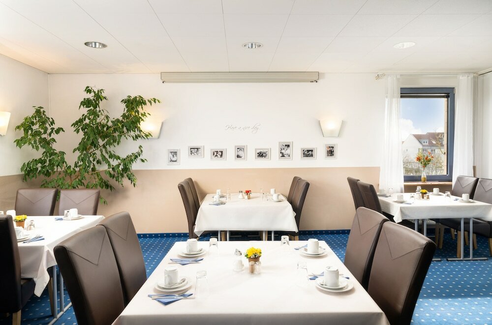 Фото Mainstreet Hotel