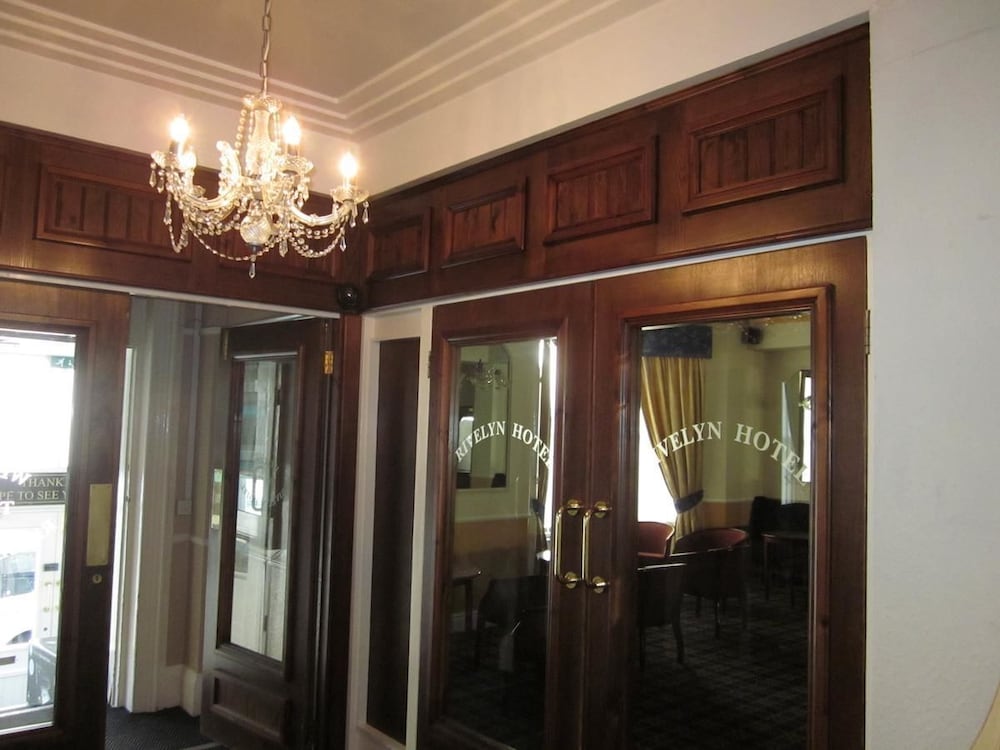 Фото Rivelyn Hotel