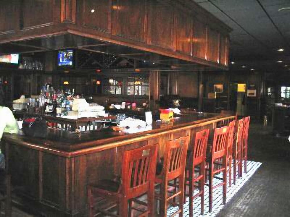 Фото Colts Neck Inn Hotel