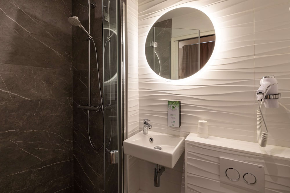 Фото Campanile Caen Centre Gare