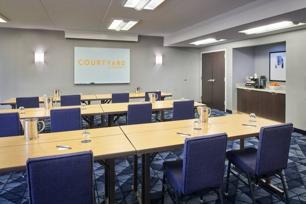 Фото Courtyard by Marriott Chicago Highland Park/Northbrook