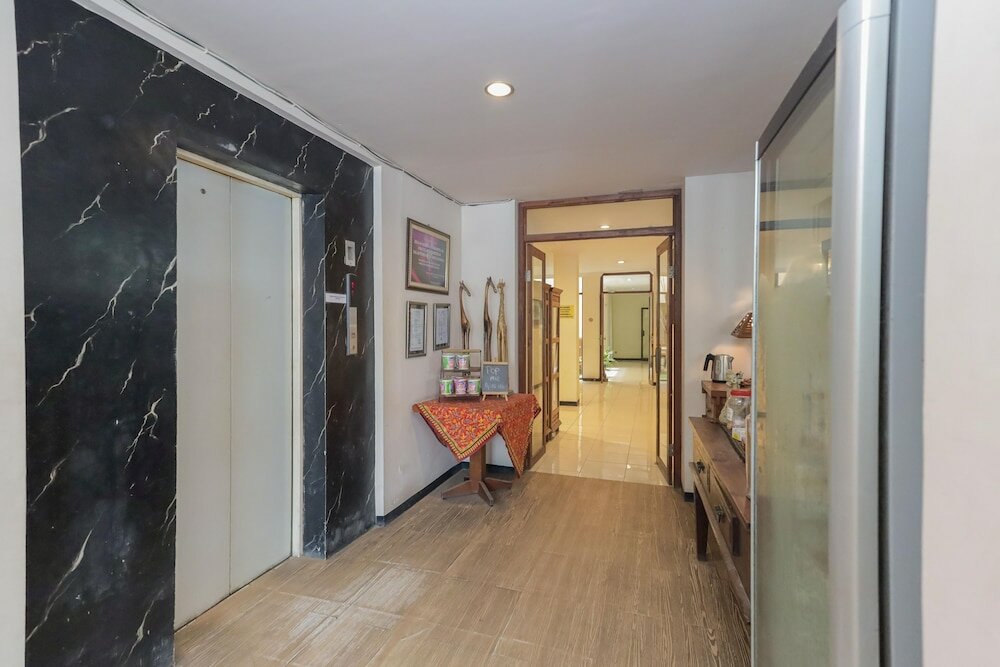 Фото RedDoorz near Gubeng Station